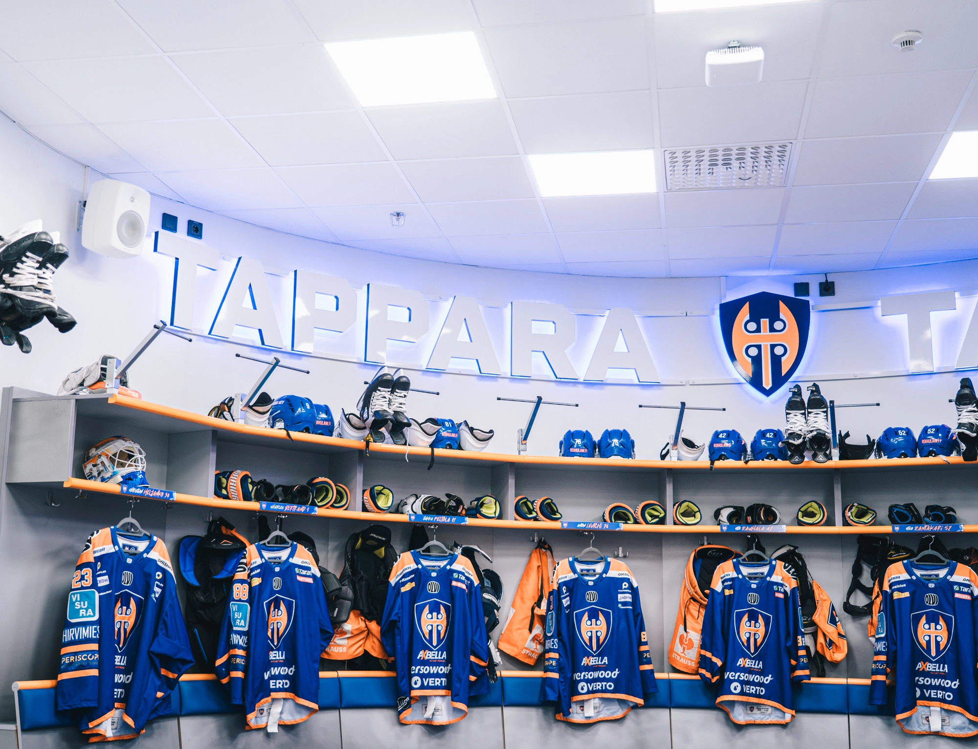 Tappara's locker room in Nokia Arena, using BioCentric Lighting™